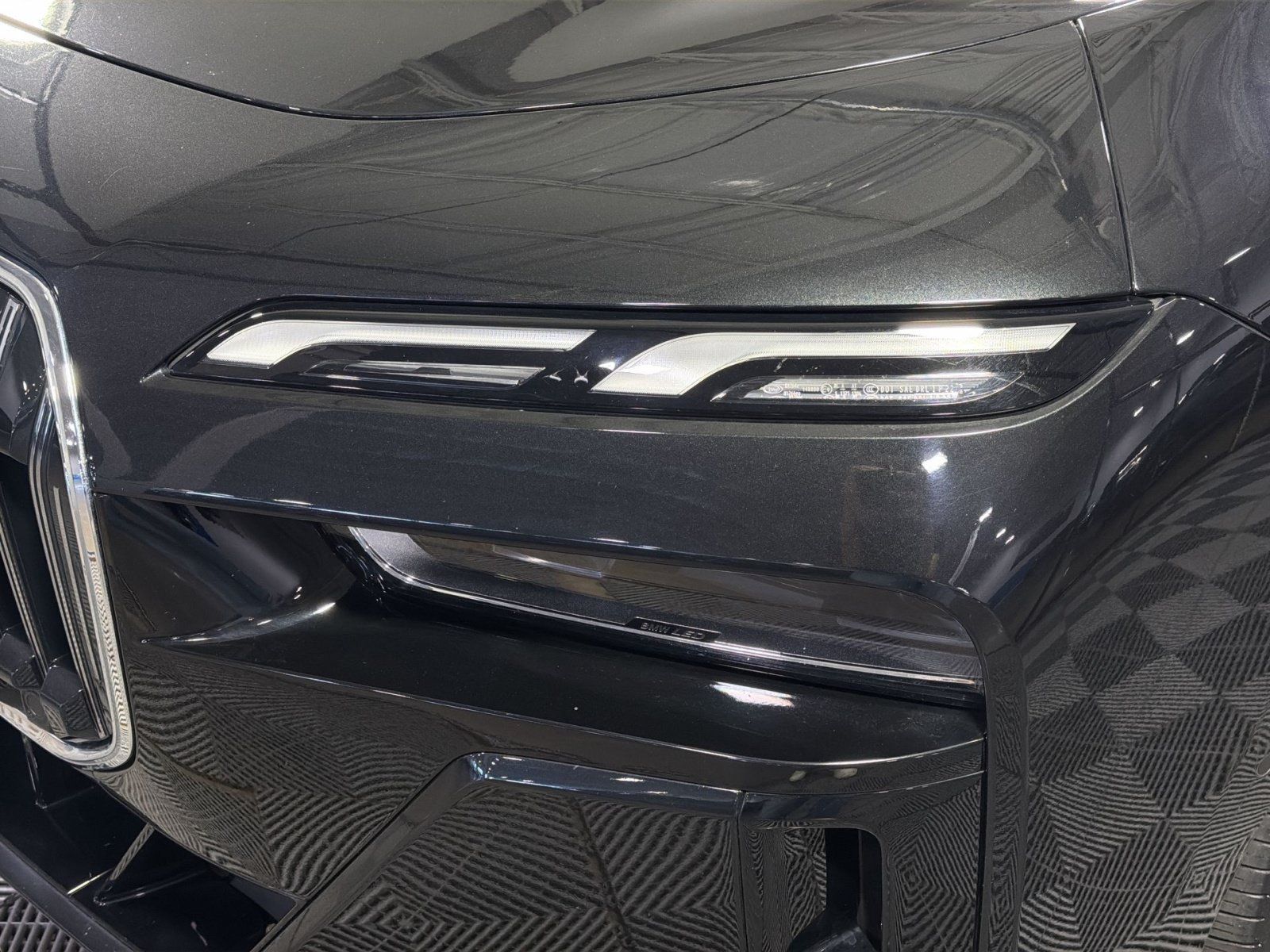 Used 2023 BMW 740i w/ Parking Assistance Package RWD image 13