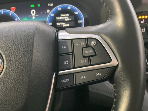 Used 2024 Toyota Highlander Platinum image 19