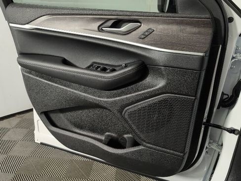 New 2025 Jeep Grand Cherokee Limited AWD/4WD image 22