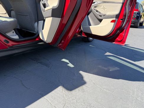 Used 2014 Ford Focus SE image 9