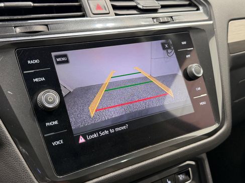 Used 2018 Volkswagen Tiguan SEL FWD image 42