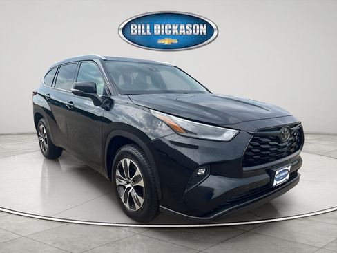 Used 2021 Toyota Highlander XLE FWD image 1