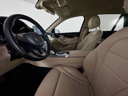 Used 2019 Mercedes-Benz GLC 300 w/ Parking Assistance Package image 20