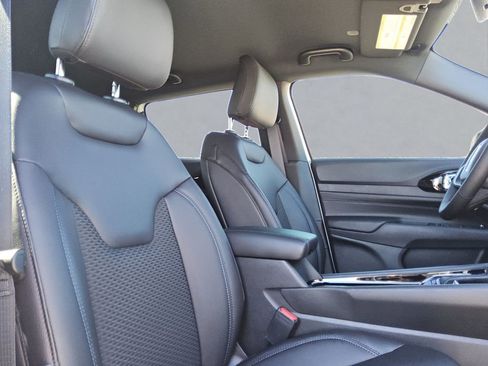 New 2026 Jeep Compass Latitude image 30