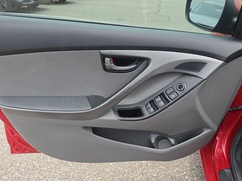 Used 2016 Hyundai Elantra SE FWD image 14