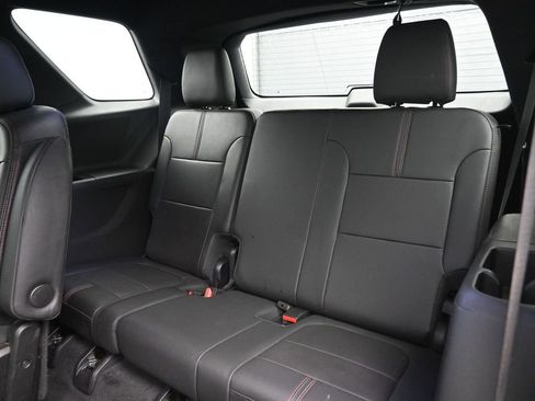 Used 2023 Chevrolet Traverse RS image 33