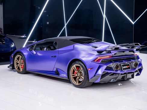 Used 2021 Lamborghini Huracan EVO RWD image 25