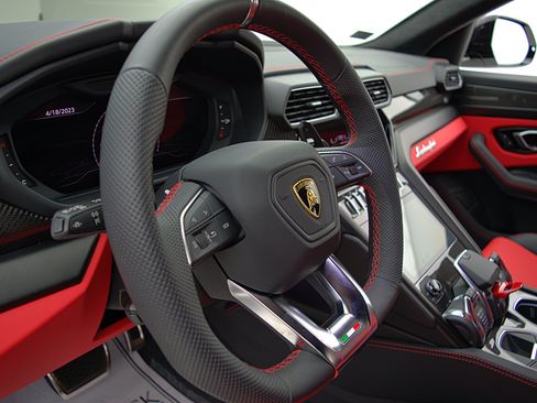 Used 2022 Lamborghini Urus AWD/4WD image 23
