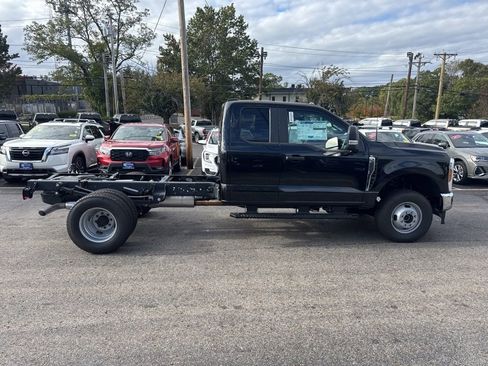 New 2026 Ford F350 XL w/ XL Chrome Package image 4