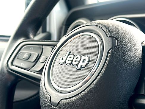 Used 2022 Jeep Wrangler Sport image 27