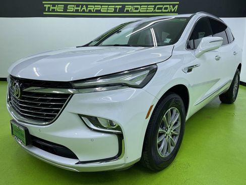 Used 2023 Buick Enclave Essence image 5