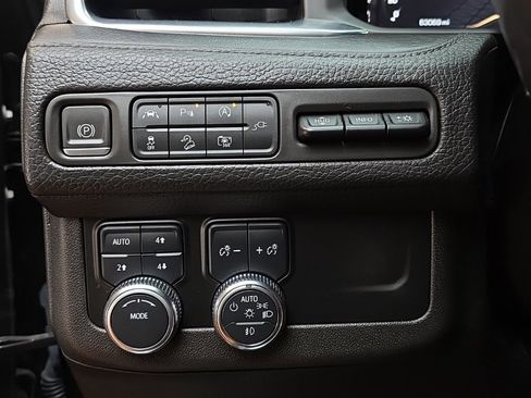 Used 2022 GMC Yukon XL Denali image 29