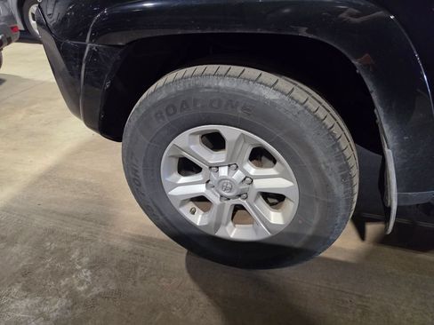 Used 2016 Toyota 4Runner SR5 Premium w/ Convenience Package AWD/4WD image 3