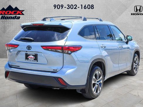 Used 2022 Toyota Highlander XLE FWD image 6