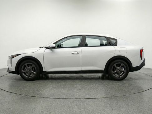 Used 2025 Kia K4 LXS image 5