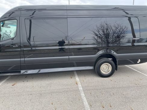 Used 2023 Mercedes-Benz Sprinter 3500 image 13