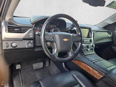 Used 2019 Chevrolet Suburban Premier image 10