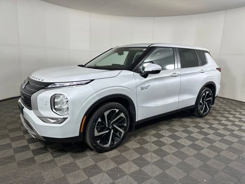 Used 2023 Mitsubishi Outlander SE image 7
