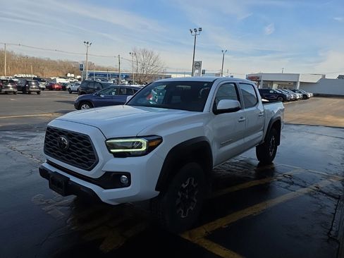 Used 2022 Toyota Tacoma TRD Off-Road image 10