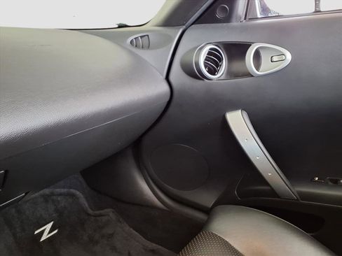 Used 2004 Nissan 350Z Touring image 18