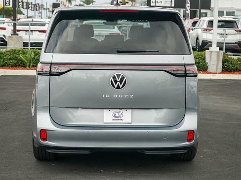 Used 2025 Volkswagen ID. Buzz Pro S RWD image 6