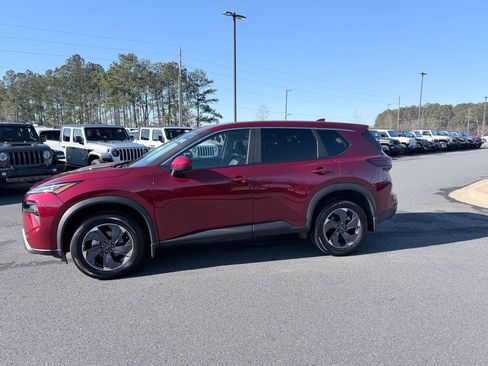Used 2025 Nissan Rogue SV image 4