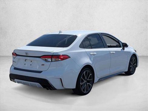 Used 2021 Toyota Corolla SE w/ SE Premium Package image 5