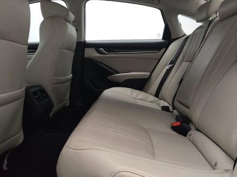Used 2018 Honda Accord Touring image 18