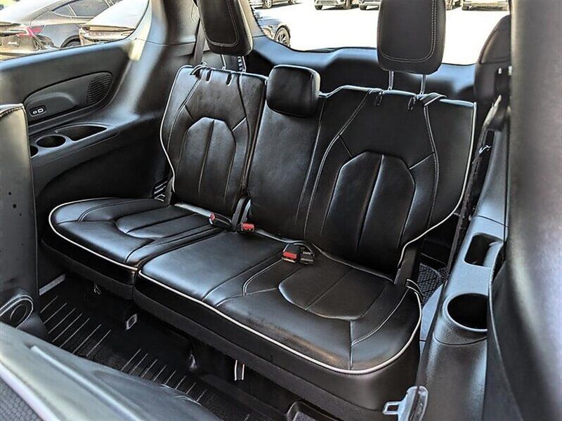 Used 2023 Chrysler Pacifica Limited w/ S Appearance Package FWD image 26