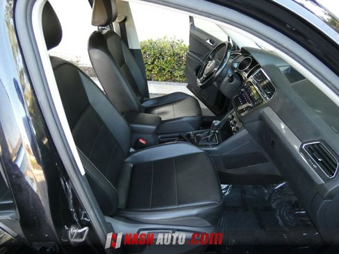 Used 2018 Volkswagen Tiguan SE w/ Panoramic Sunroof Package AWD/4WD image 26