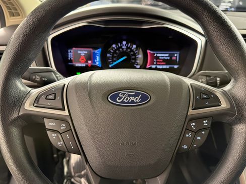 Used 2019 Ford Fusion SE FWD image 22