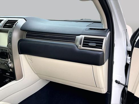 Used 2020 Lexus GX 460 Luxury w/ Accessory Package AWD/4WD image 19