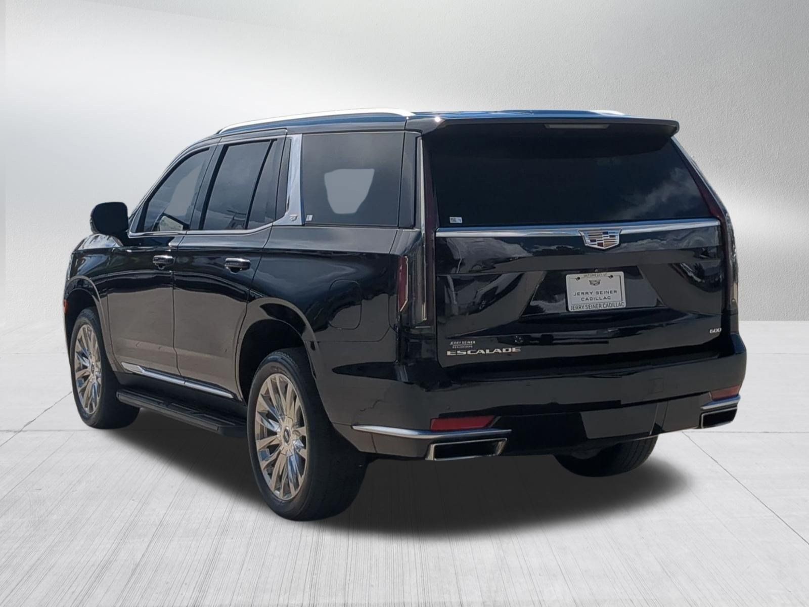 Certified 2023 Cadillac Escalade Premium Luxury AWD/4WD image 4