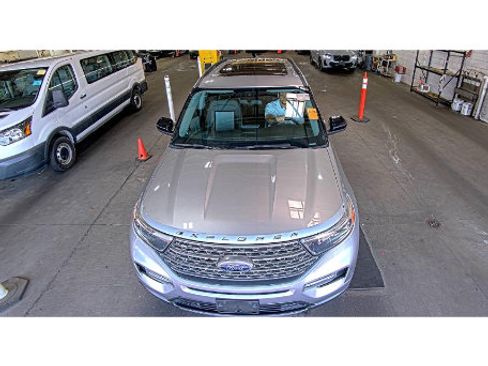 Used 2022 Ford Explorer XLT w/ Equipment Group 202A AWD/4WD image 2