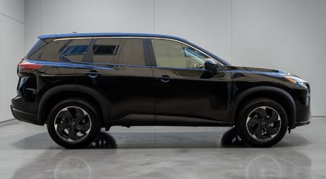 Used 2025 Nissan Rogue SV FWD image 8