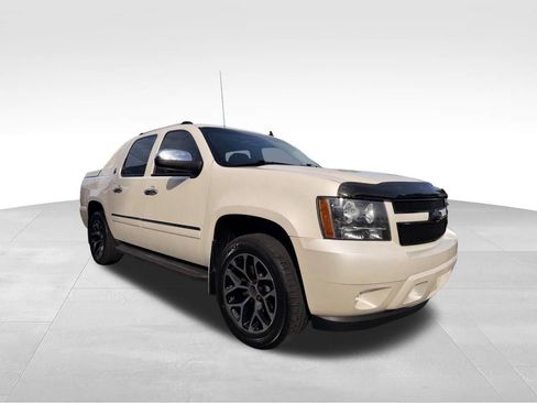 Used 2013 Chevrolet Avalanche LTZ AWD/4WD image 2
