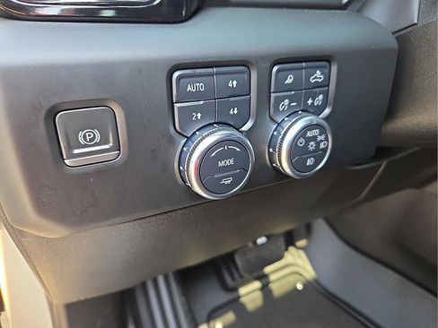 Certified 2022 GMC Sierra 1500 AT4 w/ AT4 Premium Package AWD/4WD image 11