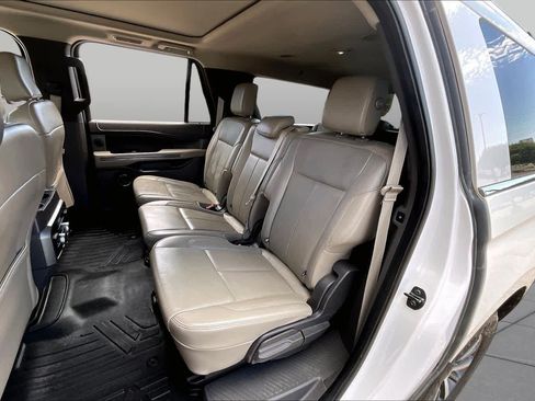 Used 2018 Ford Expedition Max XLT w/ Equipment Group 202A AWD/4WD image 21