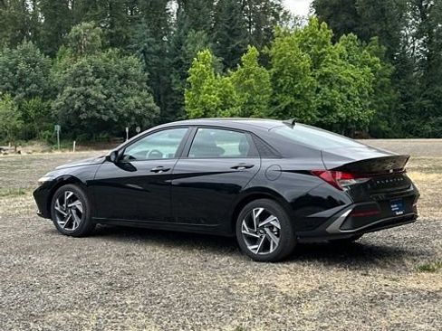 Certified 2025 Hyundai Elantra Sport FWD image 29