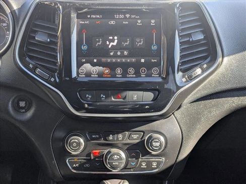 Used 2019 Jeep Cherokee Limited w/ Luxury Group image 16