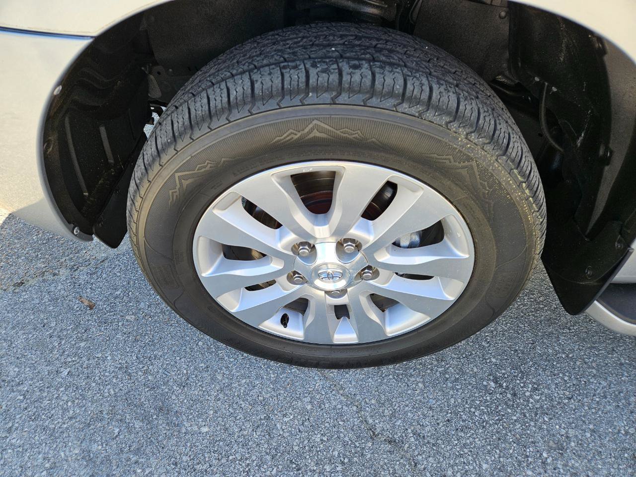 Used 2016 Toyota Sequoia Platinum AWD/4WD image 9