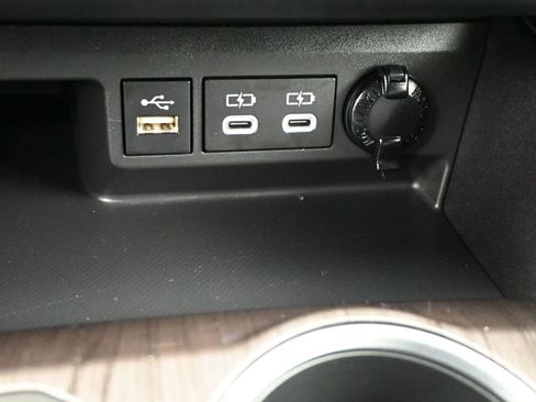 Used 2023 Toyota Highlander Platinum image 16