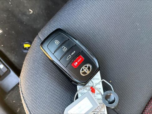 Used 2025 Toyota Corolla SE FWD image 13