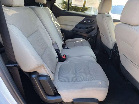 Used 2023 Chevrolet Traverse LS image 17