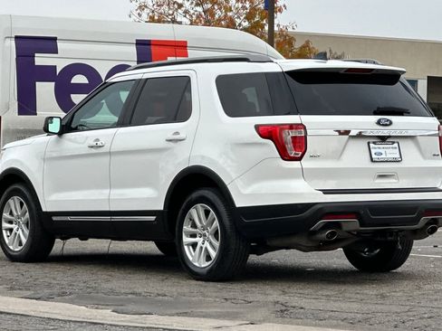 Used 2018 Ford Explorer XLT image 6