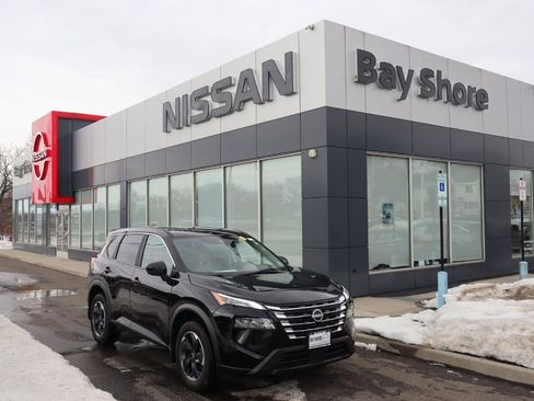 Certified 2025 Nissan Rogue SV image 1