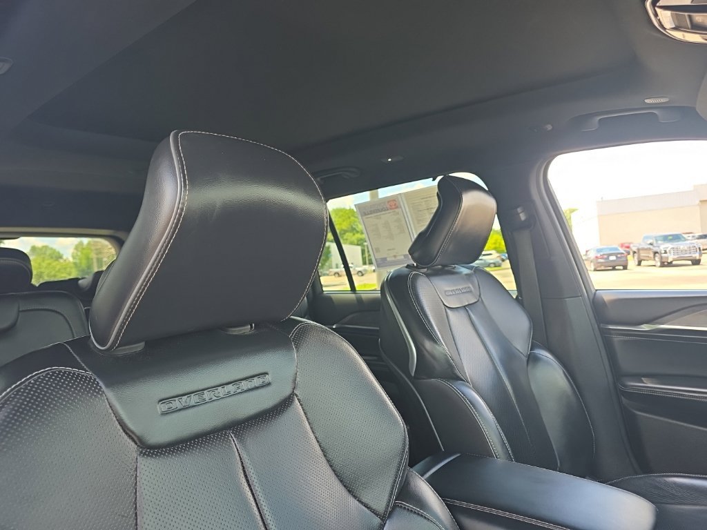 Used 2022 Jeep Grand Cherokee L Overland w/ Luxury Tech Group IV AWD/4WD image 11