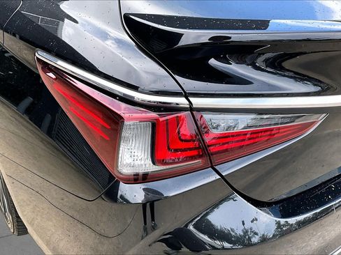 Used 2023 Lexus ES 300h w/ Premium Package FWD image 27