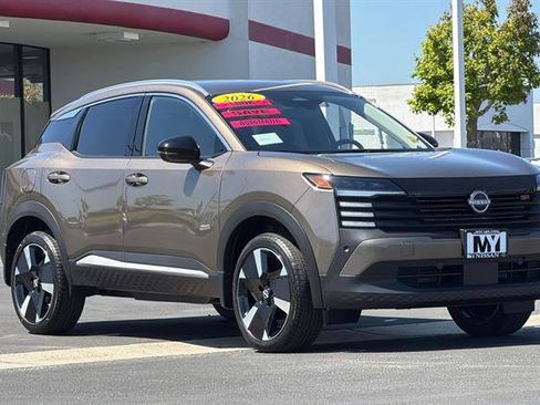 New 2026 Nissan Kicks SR FWD image 2