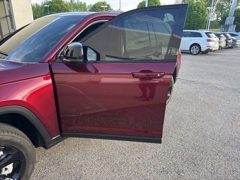 Used 2025 Jeep Grand Cherokee Limited w/ Black Appearance Package image 17